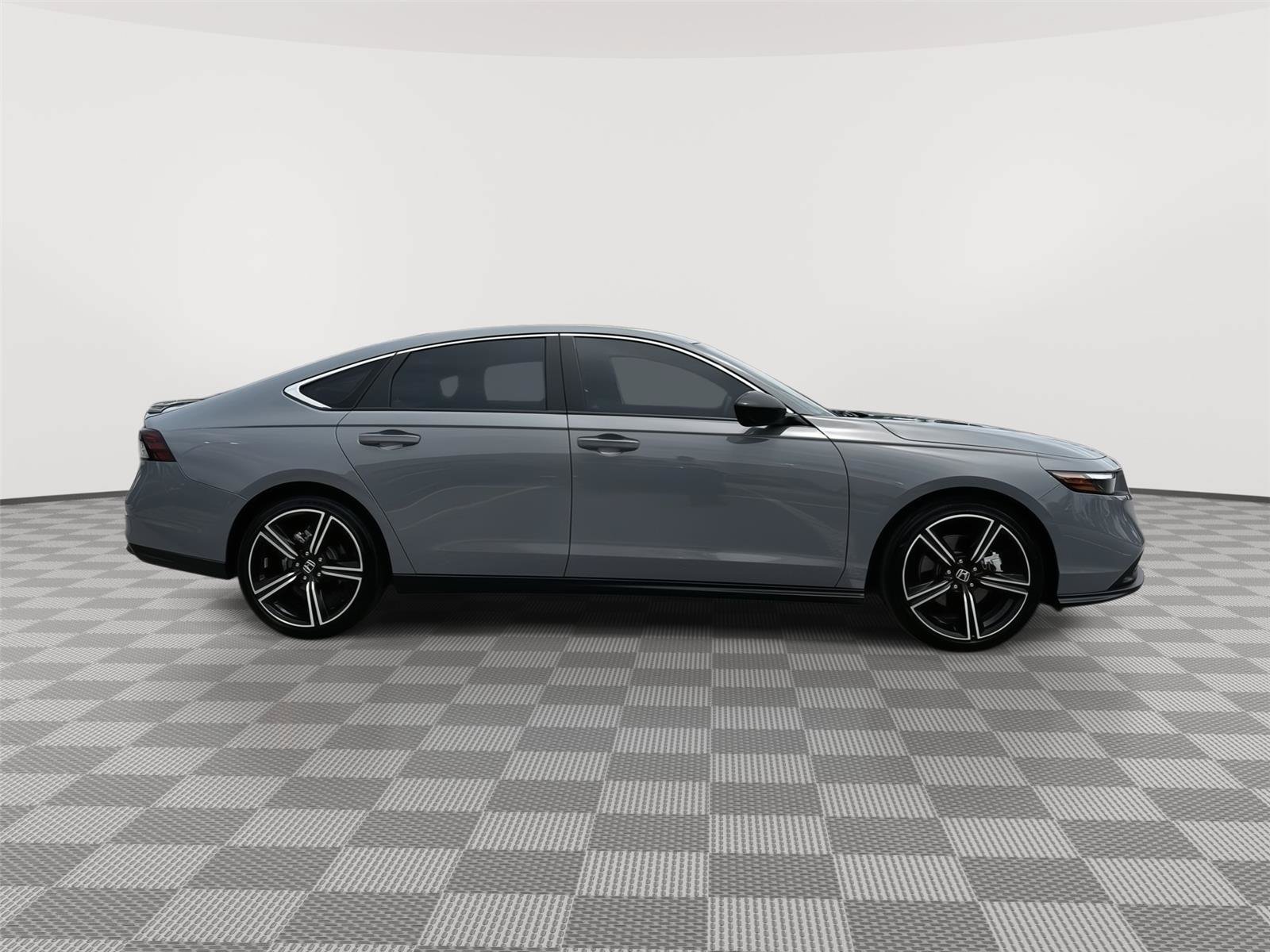 Used 2025 Honda Accord Sport image 5