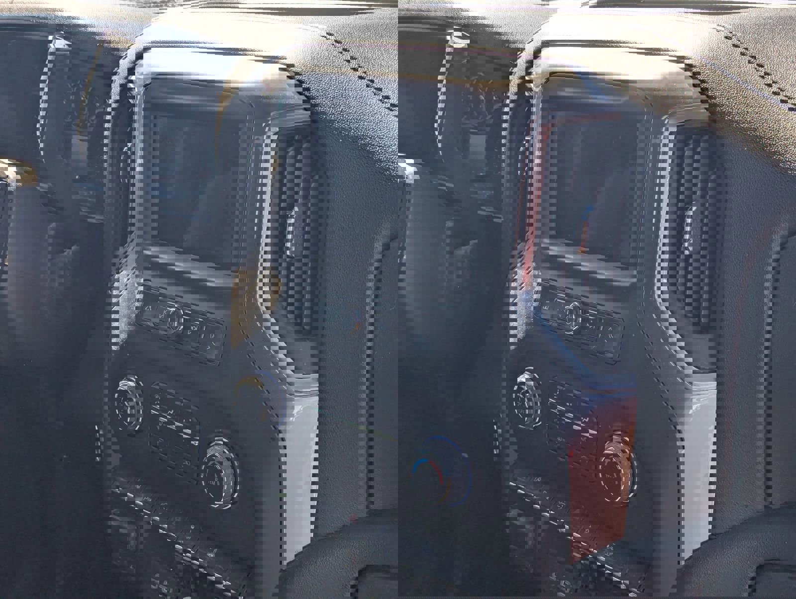 Used 2024 Chevrolet Silverado 2500 Custom w/ Custom Value Package image 7