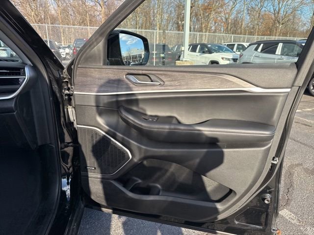 Used 2022 Jeep Grand Cherokee Limited image 33