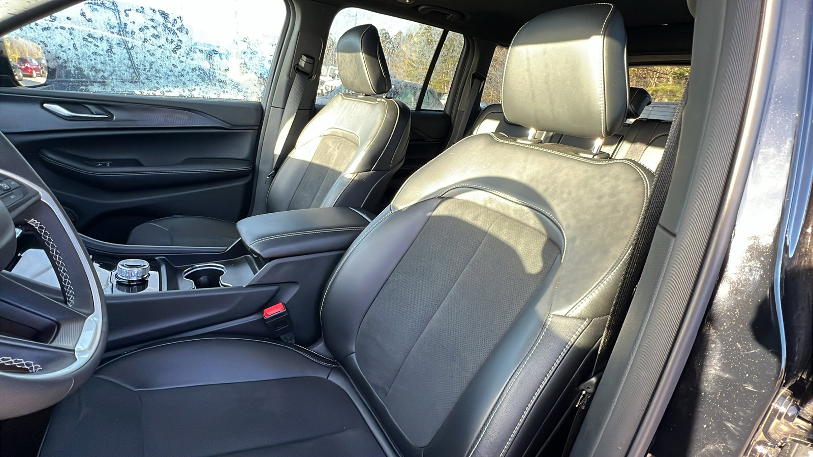 Used 2025 Jeep Grand Cherokee Altitude image 18