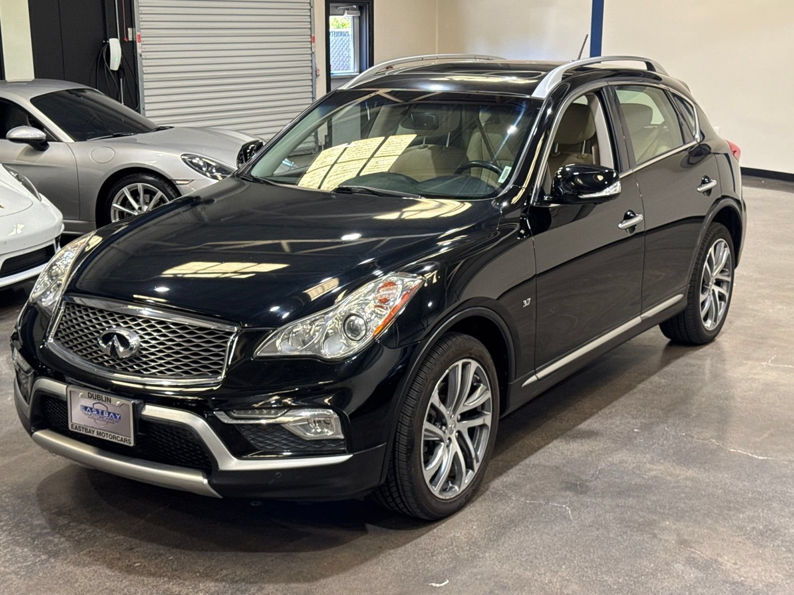 Used 2017 INFINITI QX50 AWD w/ Premium Plus Package image 9