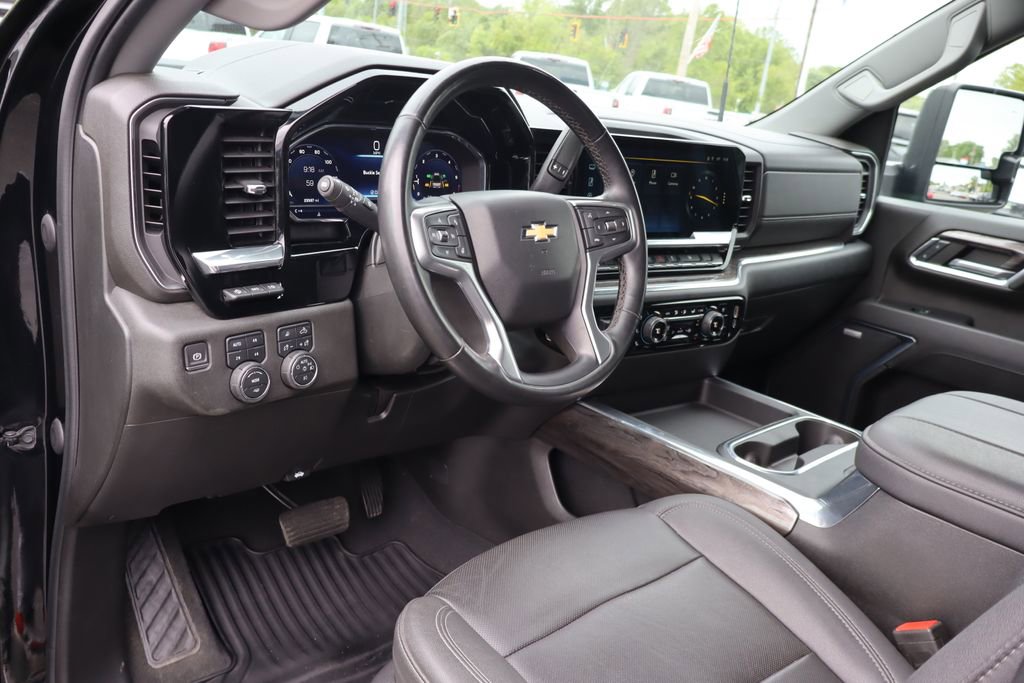 Used 2024 Chevrolet Silverado 2500 LTZ w/ LTZ Convenience Package AWD/4WD image 5