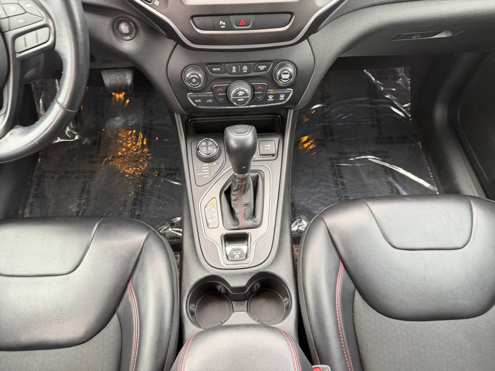 Used 2019 Jeep Cherokee Trailhawk w/ Cold Weather Group AWD/4WD image 13