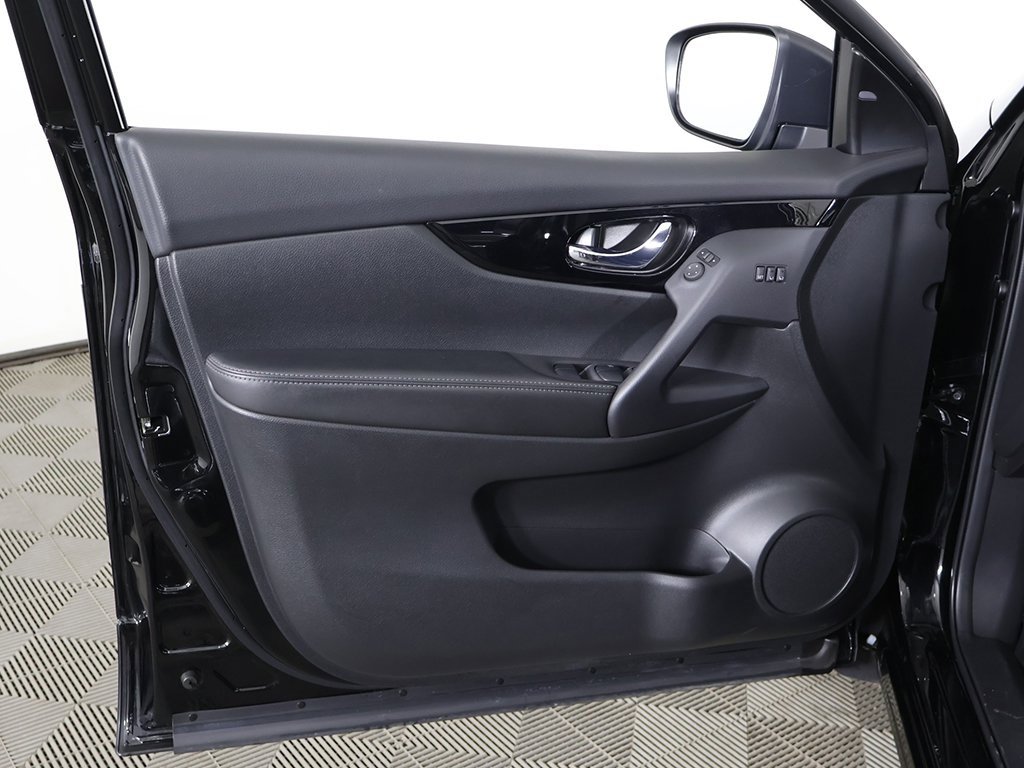 Used 2022 Nissan Rogue Sport SV w/ Technology Package image 22