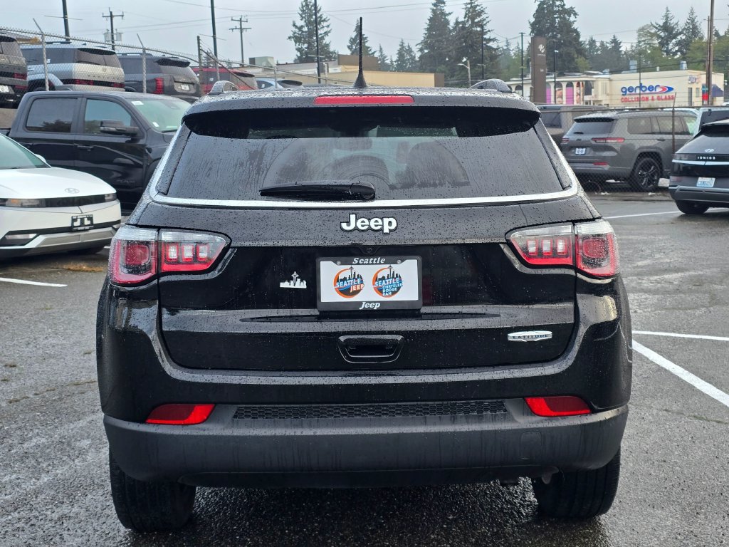 Used 2018 Jeep Compass Latitude w/ Popular Equipment Group FWD image 7