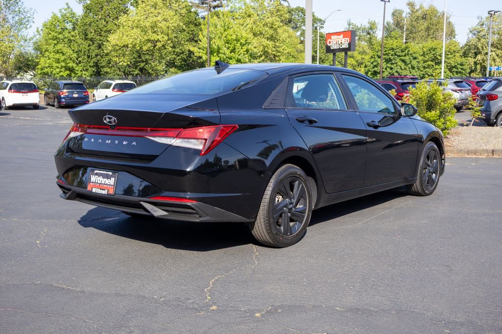 Certified 2023 Hyundai Elantra SEL w/ Preferred Accessory Package FWD image 7