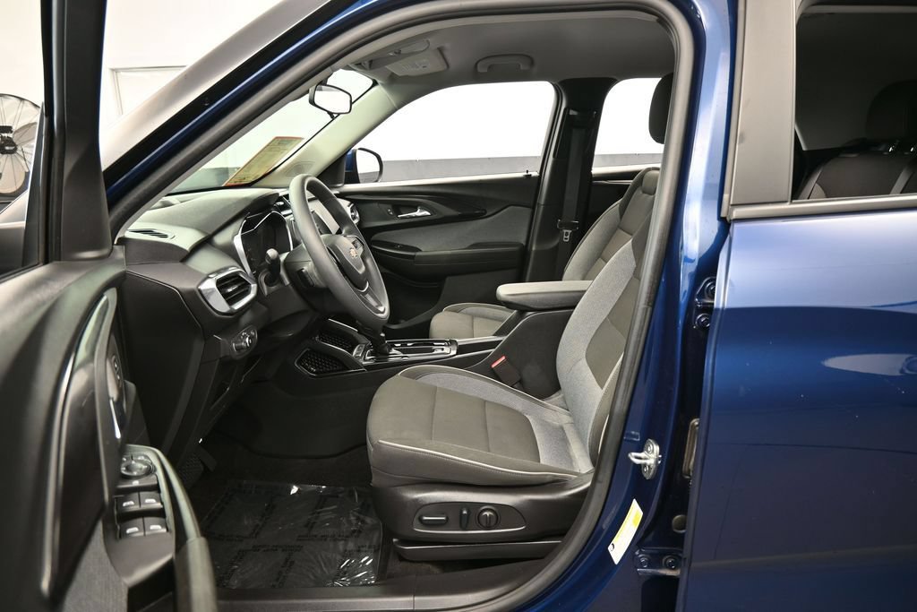 Used 2023 Chevrolet TrailBlazer LT FWD image 11