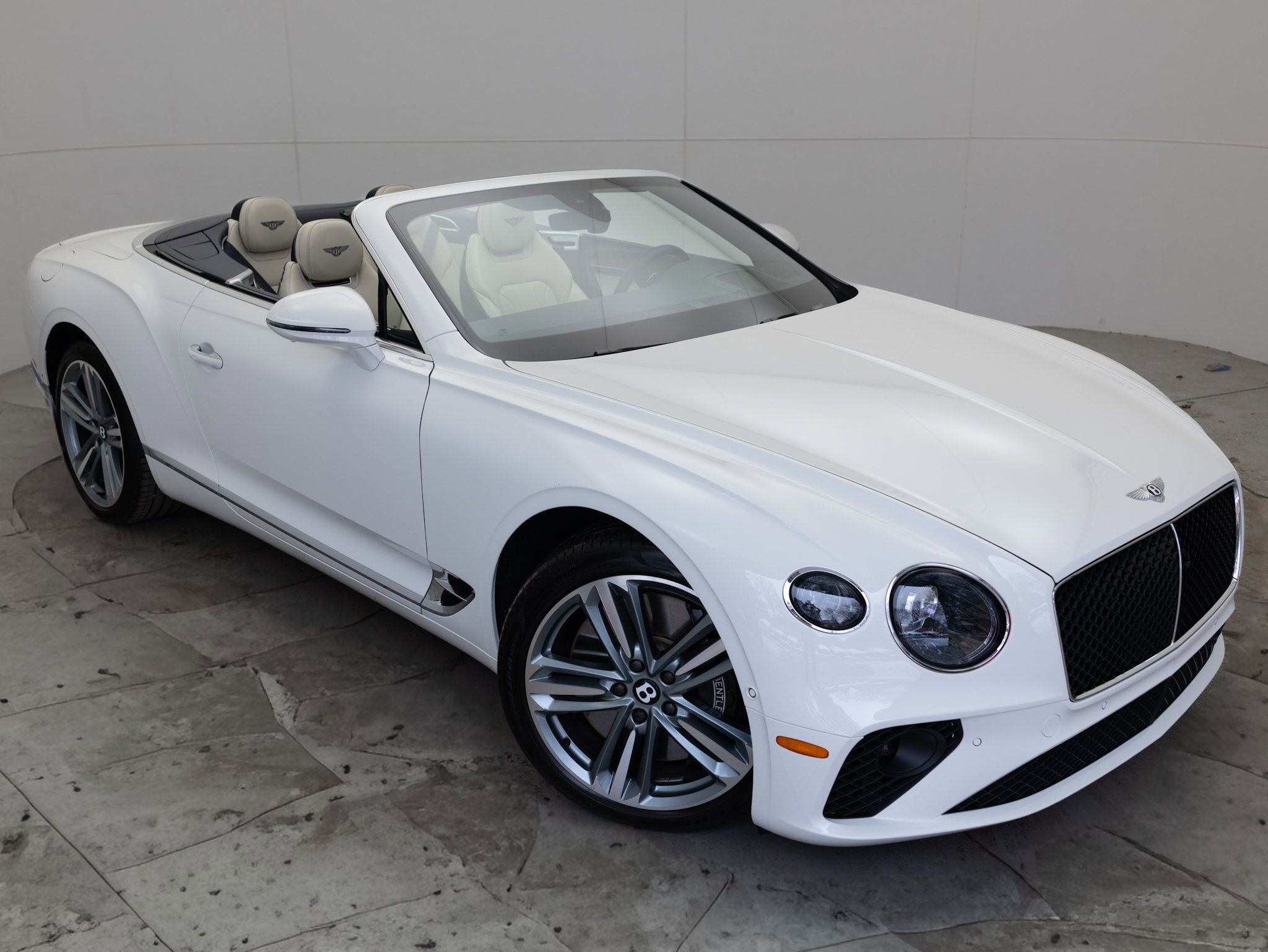 Used 2024 Bentley Continental GT image 10