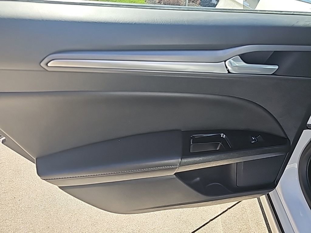 Used 2013 Ford Fusion Titanium w/ Titanium Driver Assist Pkg image 19