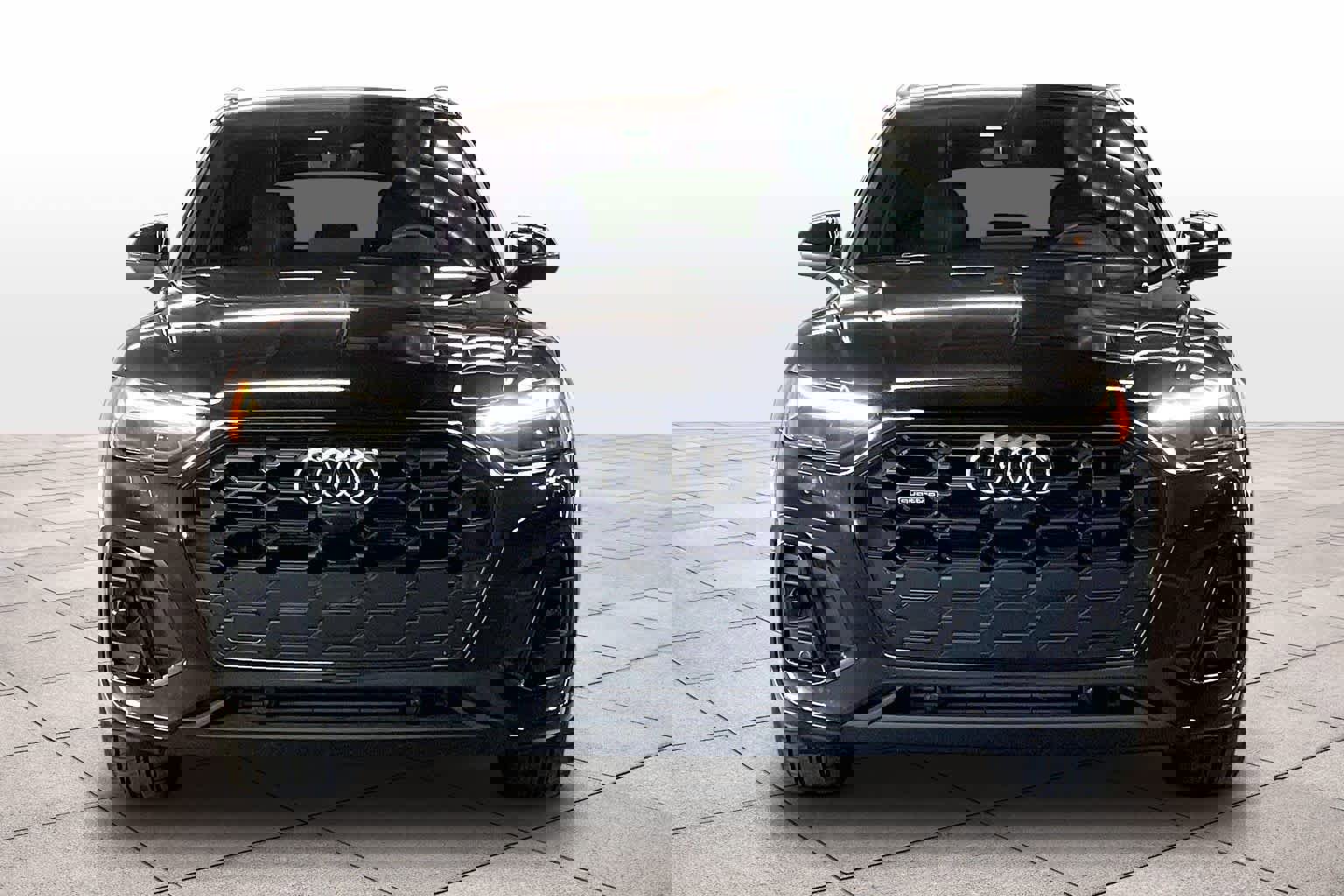 Used 2023 Audi Q5 e Prestige w/ Prestige Package image 3