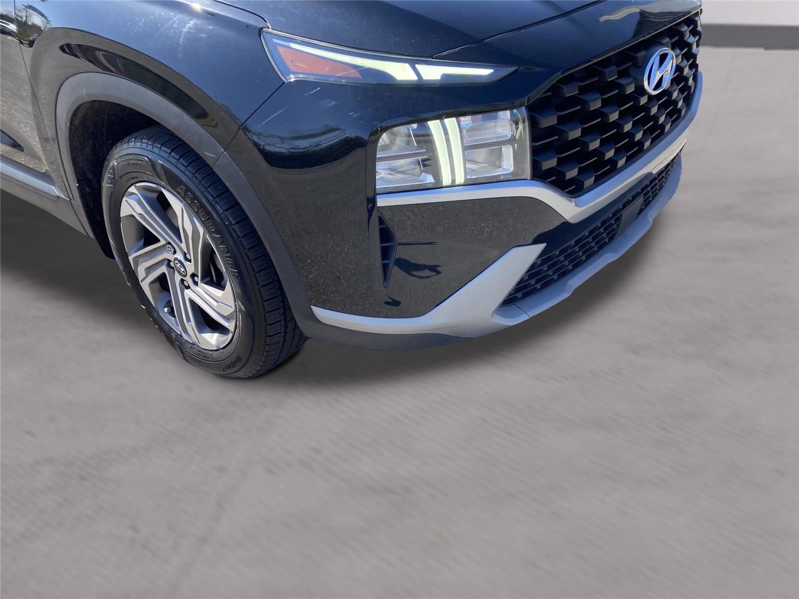 Used 2023 Hyundai Santa Fe SEL w/ Winter Weather Package image 10