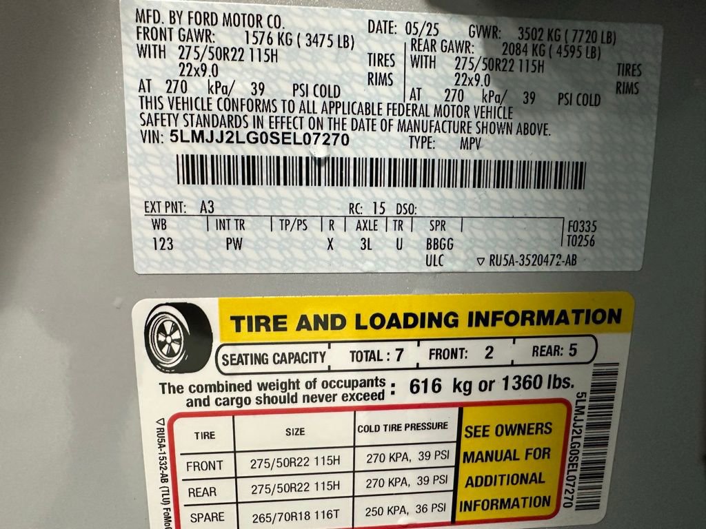 Used 2025 Lincoln Navigator Reserve image 11