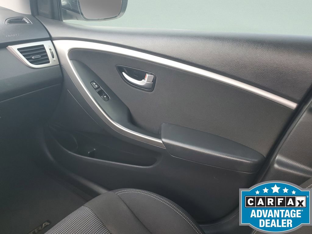Used 2017 Hyundai Elantra GT image 17