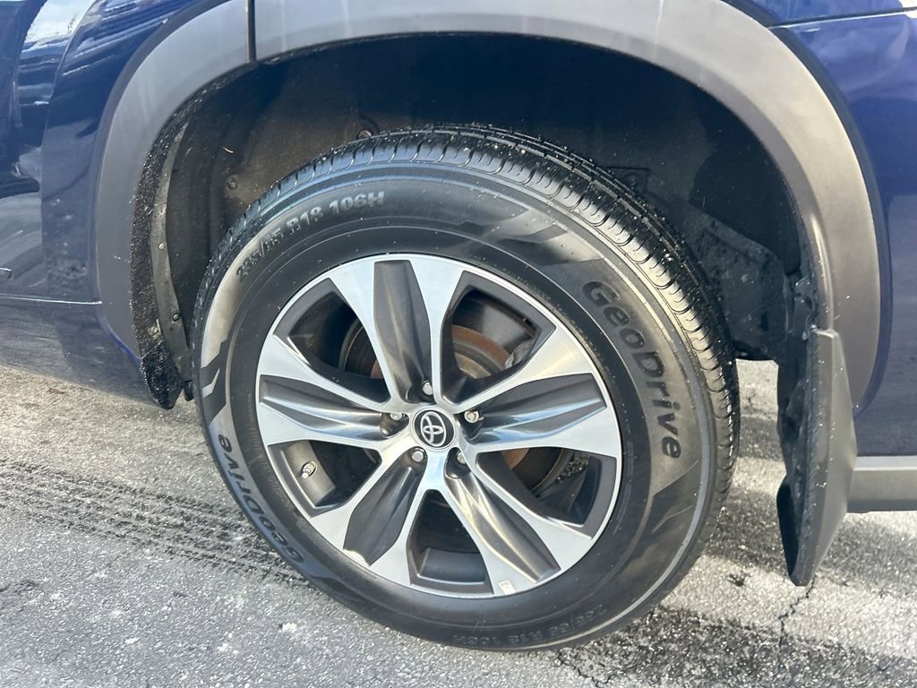 Used 2021 Toyota Highlander XLE image 33