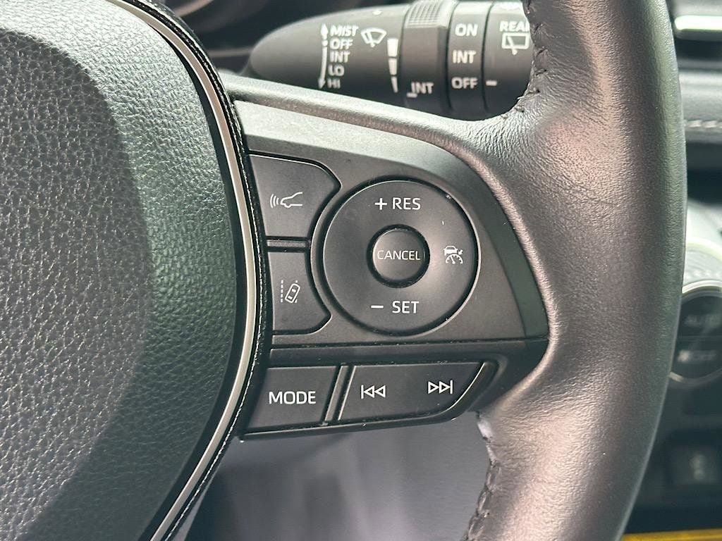 Certified 2021 Toyota RAV4 XLE Premium AWD/4WD image 24