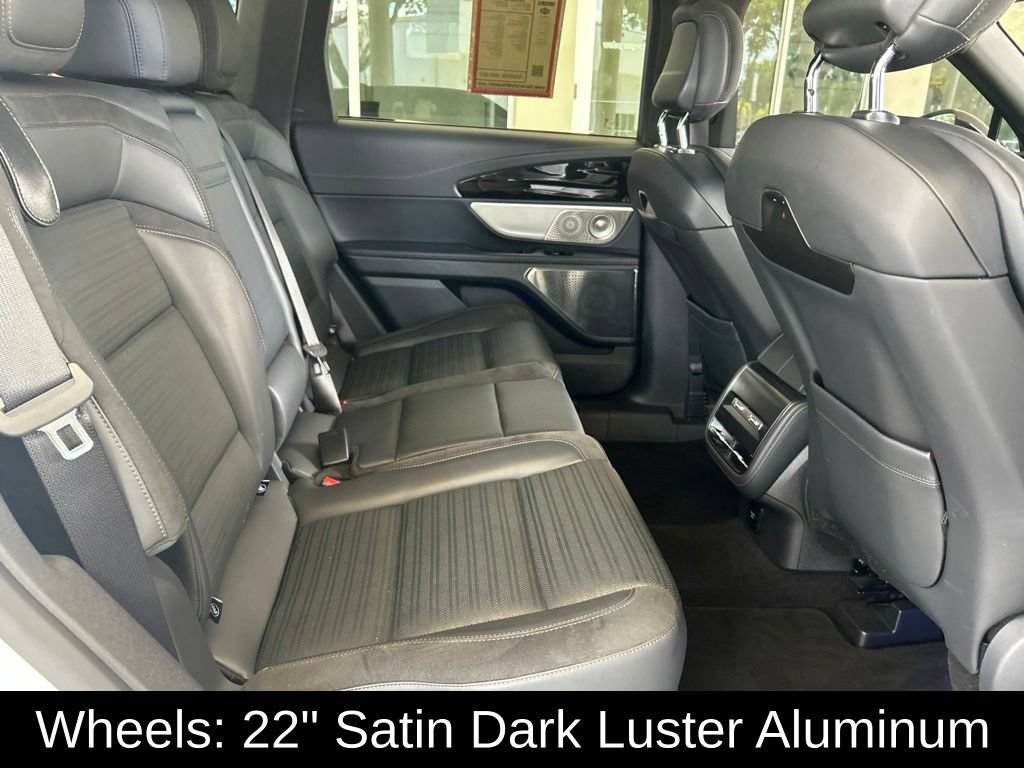 Used 2025 Lincoln Nautilus Reserve AWD/4WD image 30