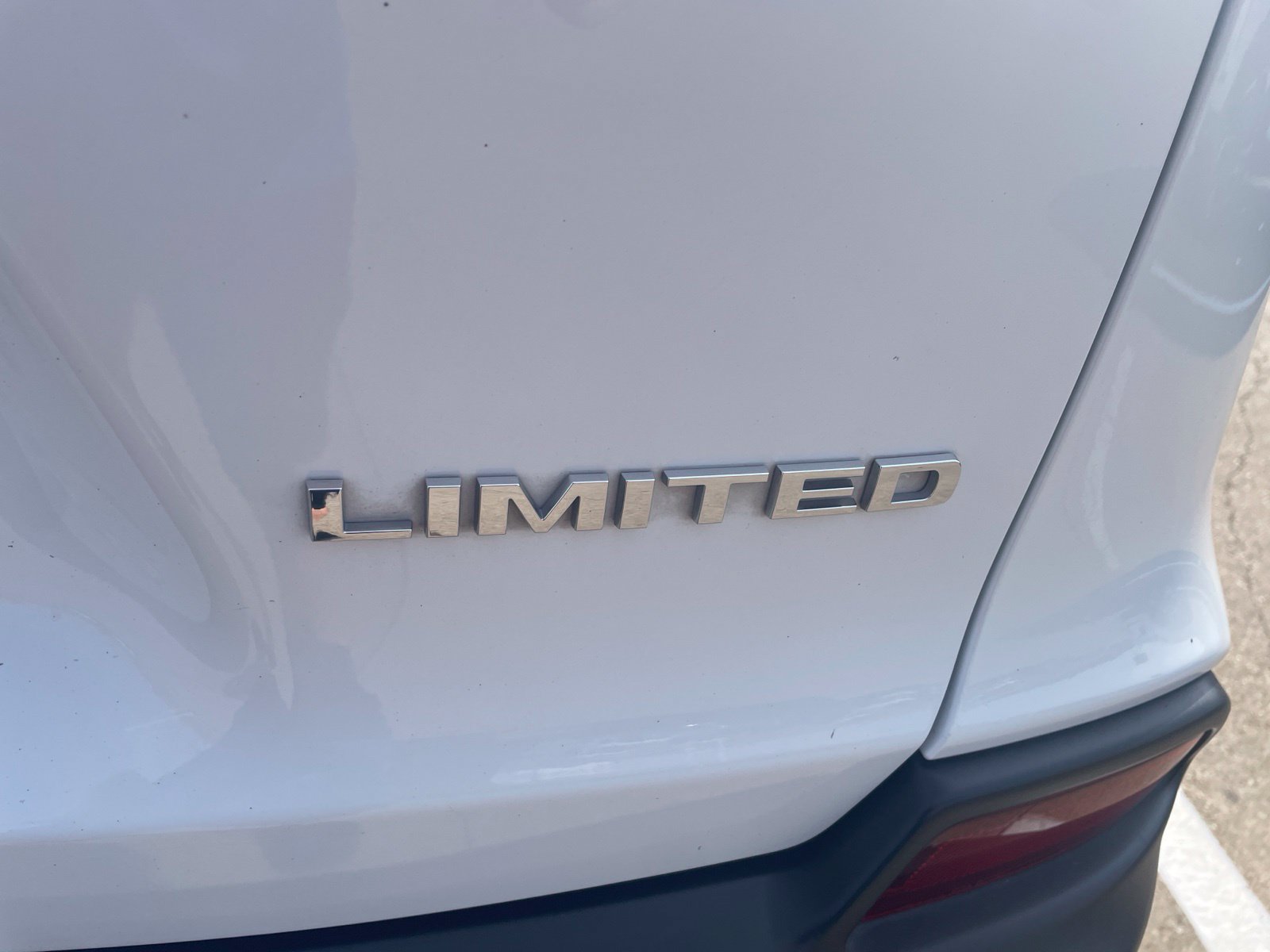 Used 2019 Jeep Cherokee Limited w/ Luxury Group FWD image 10