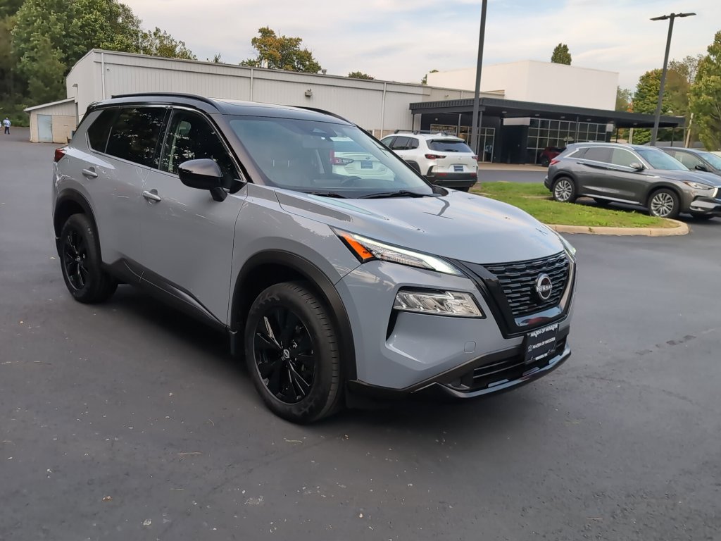 Used 2023 Nissan Rogue SV w/ SV Premium B Package AWD/4WD image 2