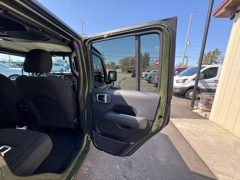Used 2023 Jeep Wrangler Sahara AWD/4WD image 35