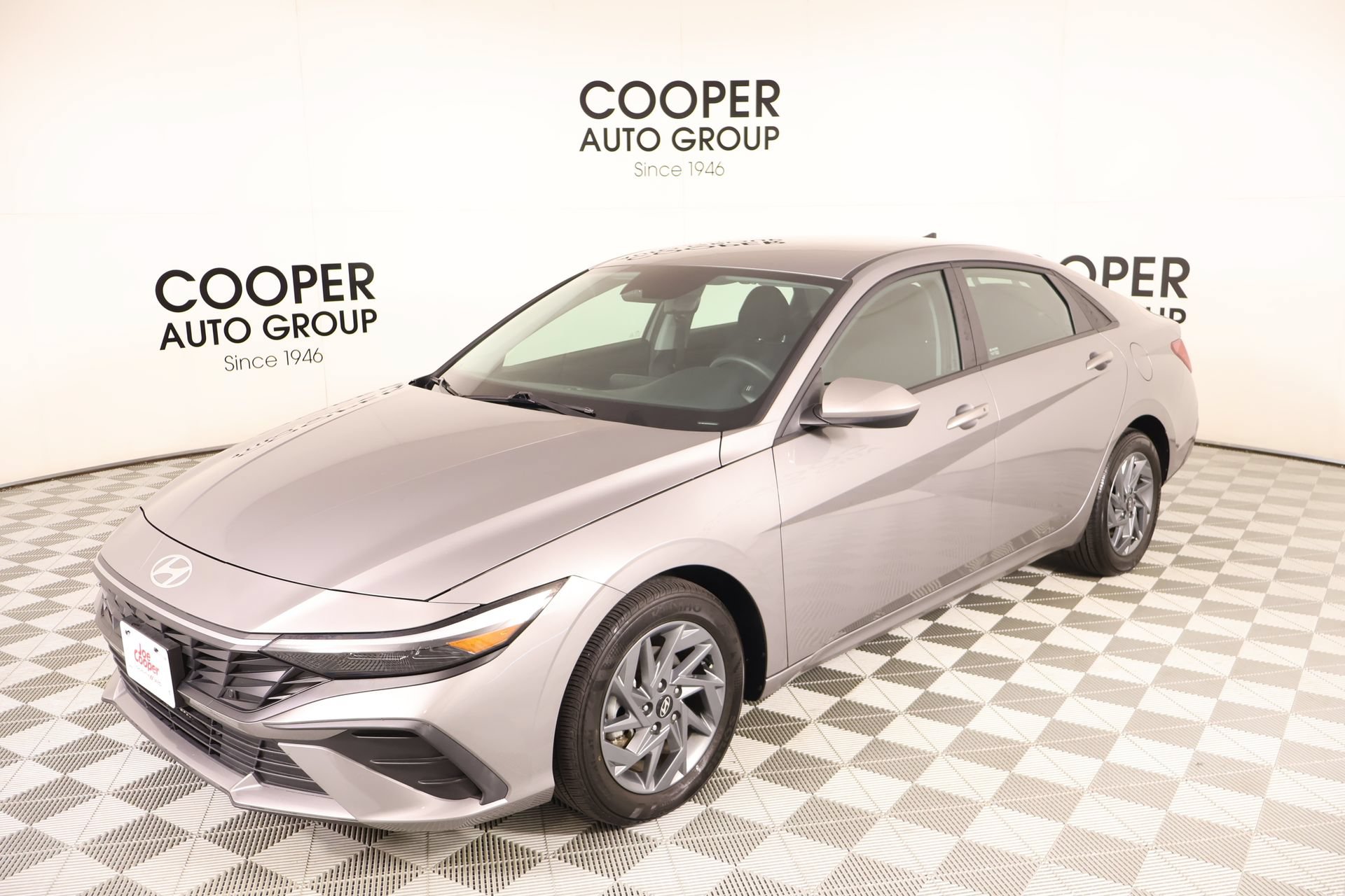 Used 2024 Hyundai Elantra SEL FWD image 9