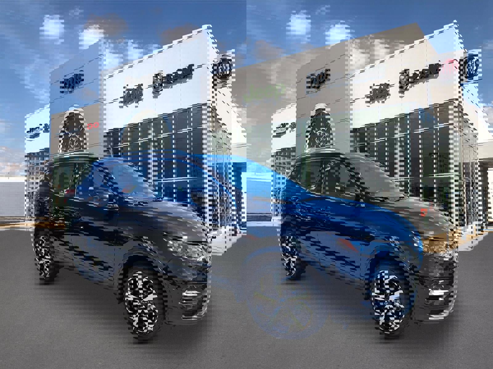 Used 2022 Nissan Rogue Sport SL image 1