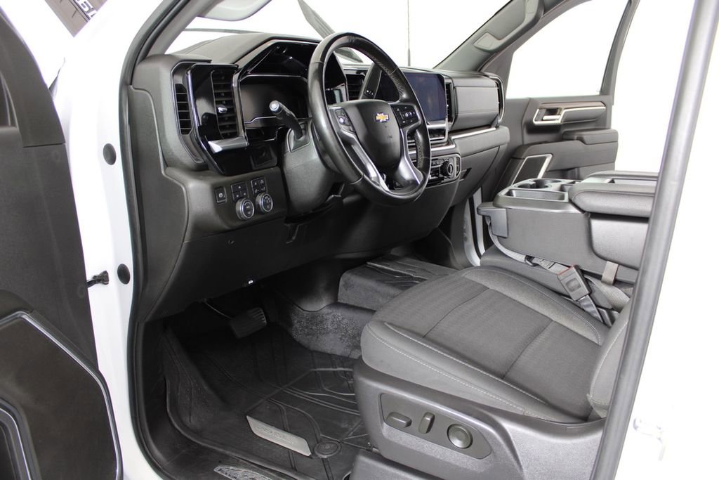 Used 2024 Chevrolet Silverado 3500 LT w/ Convenience Package AWD/4WD image 16