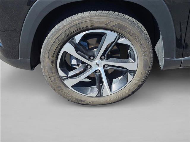 Used 2024 Chevrolet Trax RS w/ Sunroof Package FWD image 15