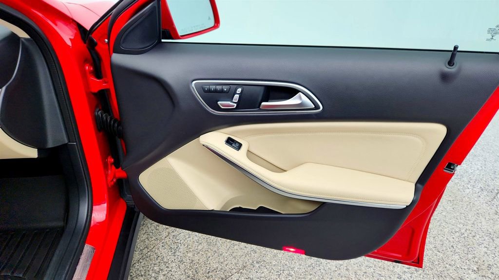 Used 2019 Mercedes-Benz GLA 250 4MATIC w/ Premium Package image 24