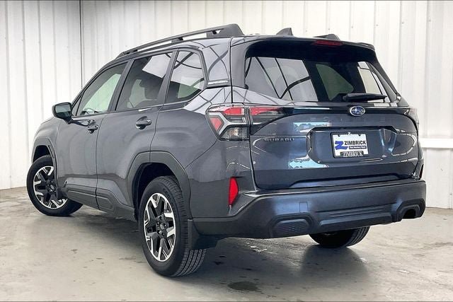 Used 2025 Subaru Forester Premium AWD/4WD image 11