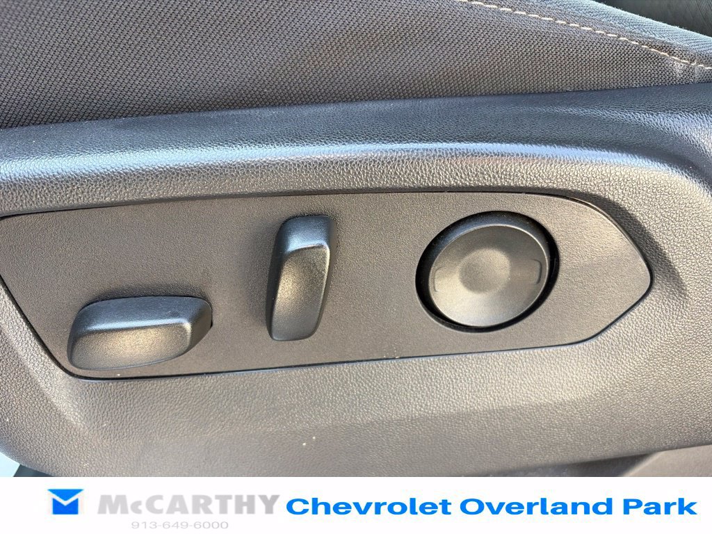 Used 2025 Chevrolet Silverado 1500 LT AWD/4WD image 46