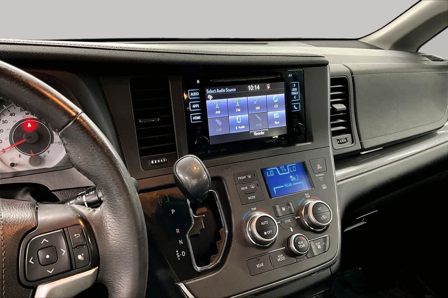 Used 2016 Toyota Sienna SE Premium FWD image 6