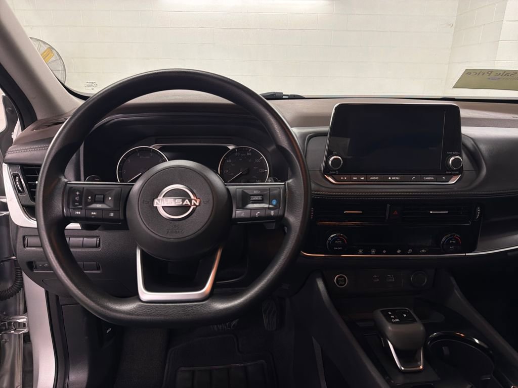 Used 2022 Nissan Rogue SV image 9
