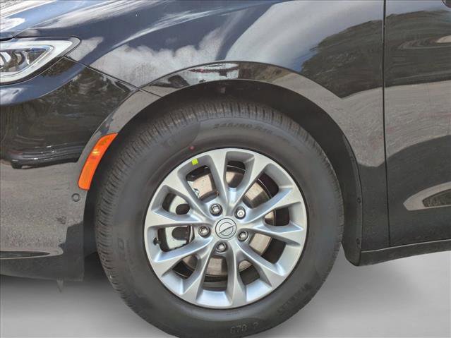 New 2026 Chrysler Pacifica Limited image 10