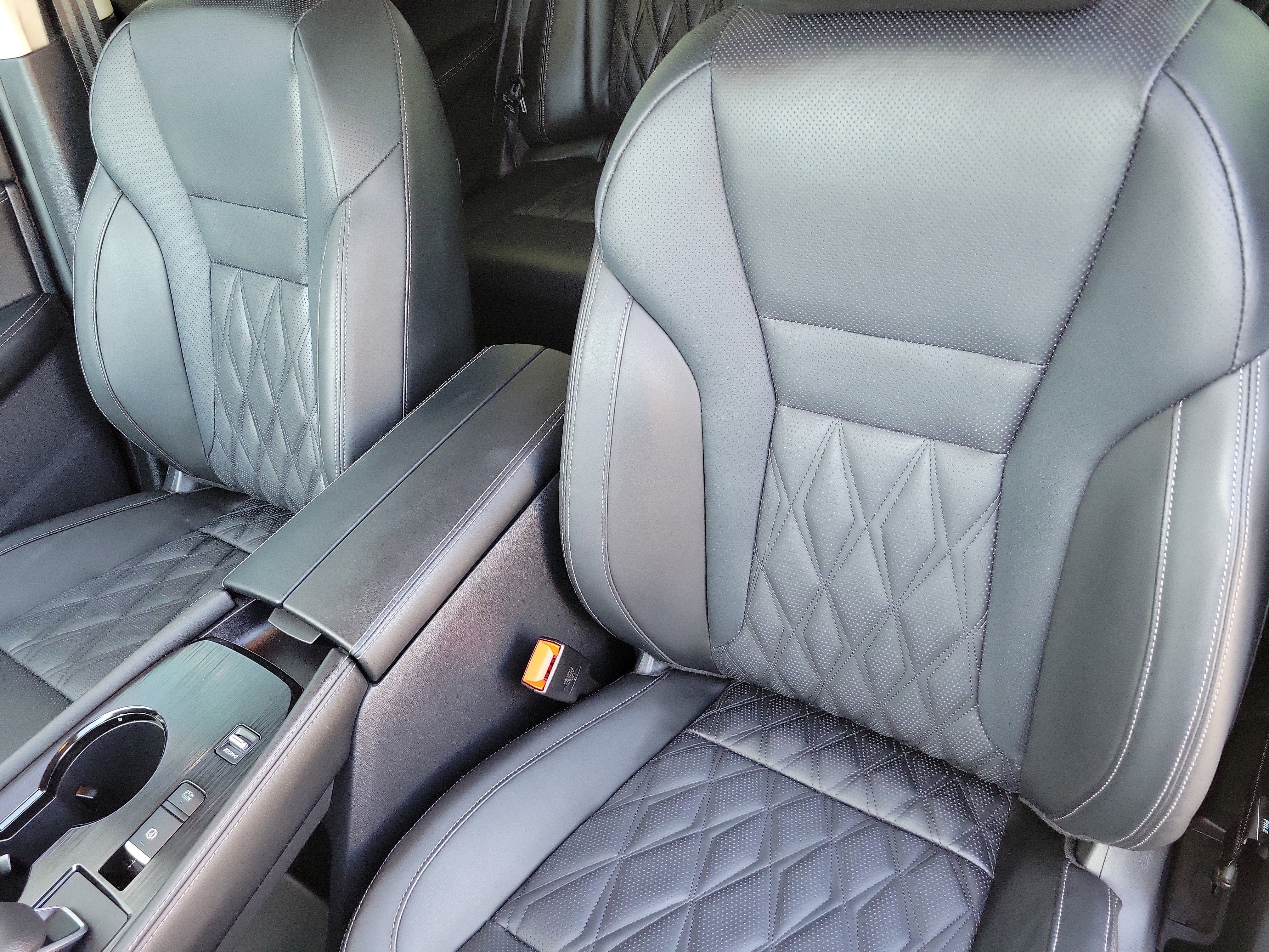 Used 2025 Nissan Rogue Platinum w/ Platinum Premium Package image 11