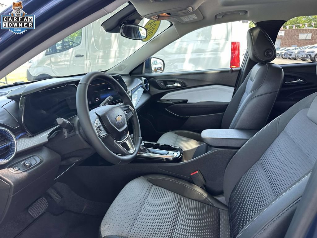 Used 2024 Chevrolet Trax LT w/ Sunroof Package FWD image 14