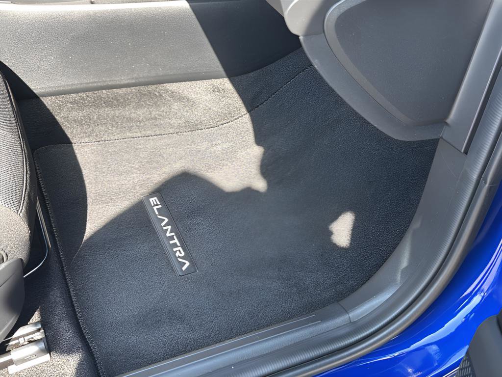 Certified 2025 Hyundai Elantra SE FWD image 39