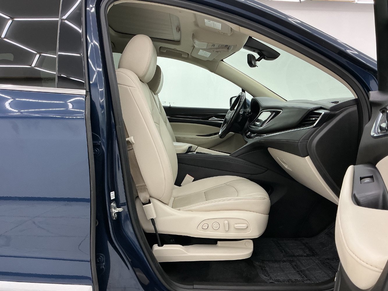 Used 2022 Buick Enclave Premium w/ Experience Buick Package FWD image 15
