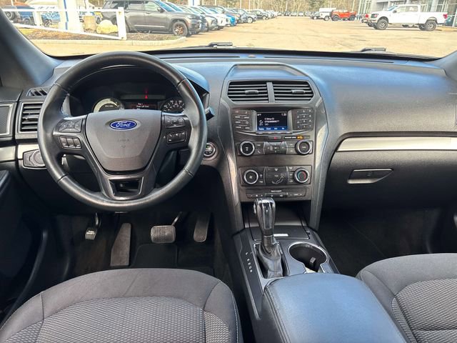 Used 2018 Ford Explorer XLT image 11