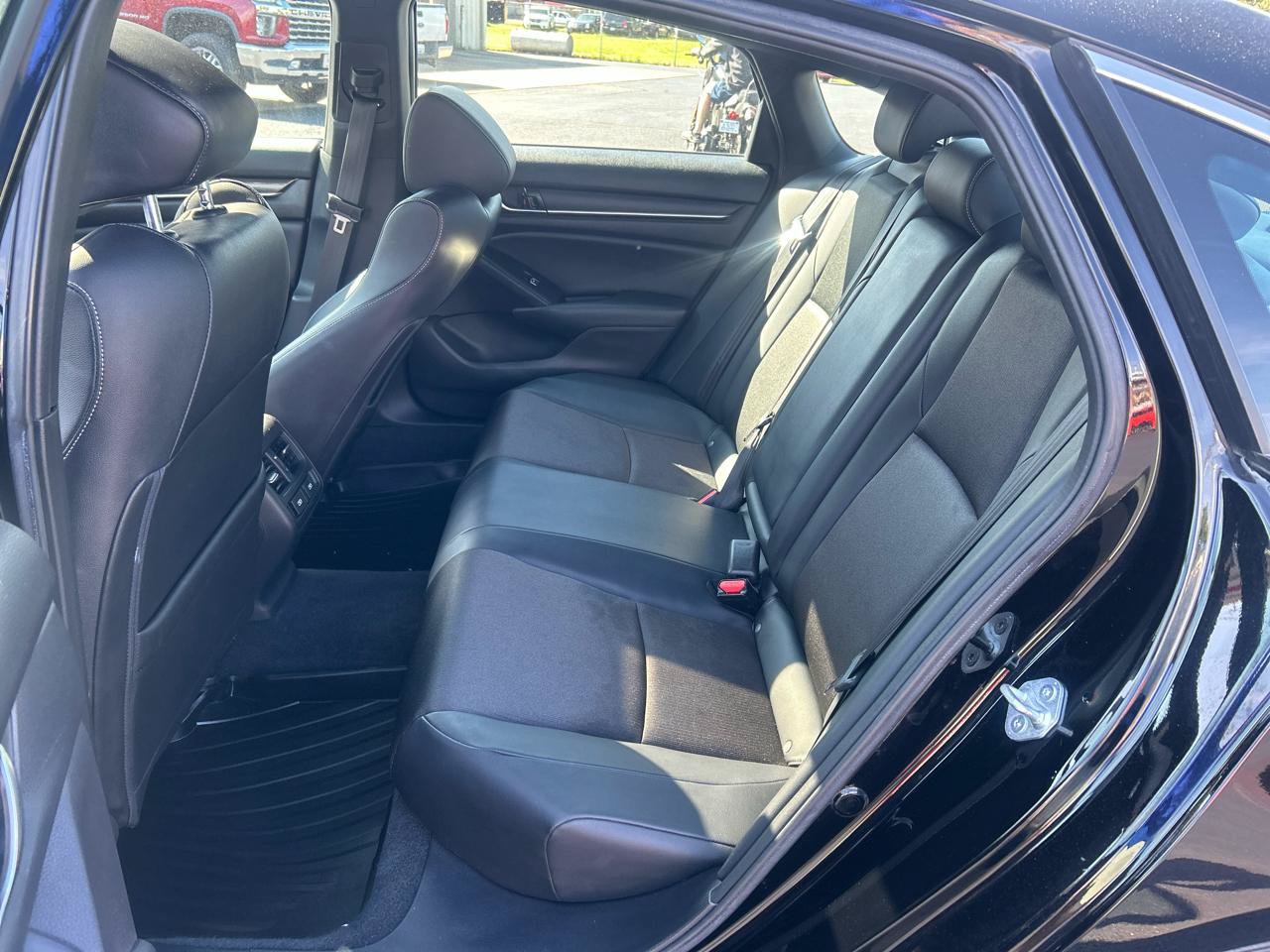 Used 2022 Honda Accord Sport image 11