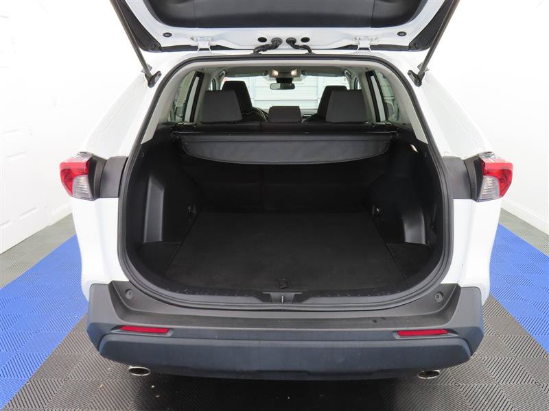 Used 2022 Toyota RAV4 XLE FWD image 12