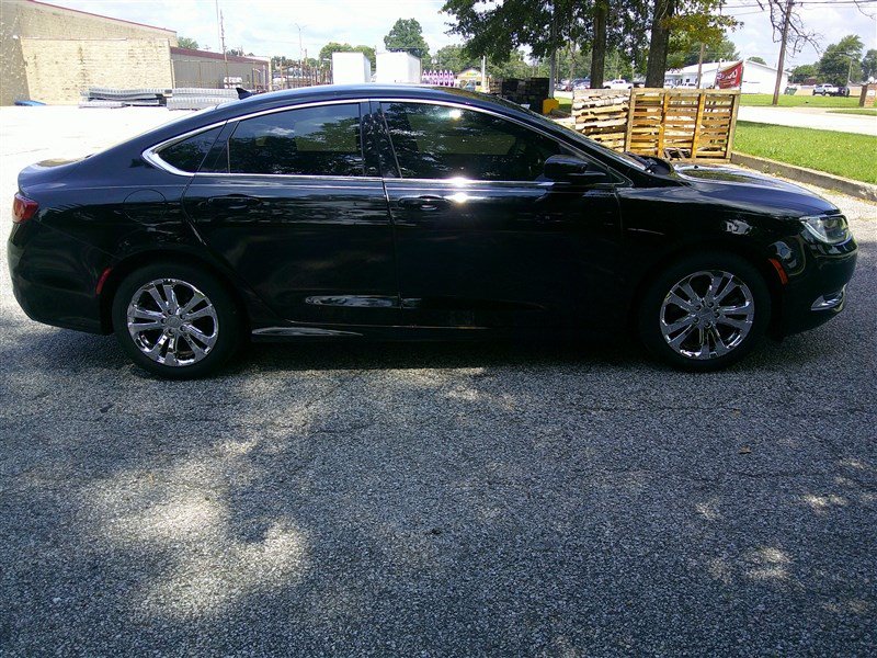 Used 2017 Chrysler 200 Limited Platinum FWD image 6