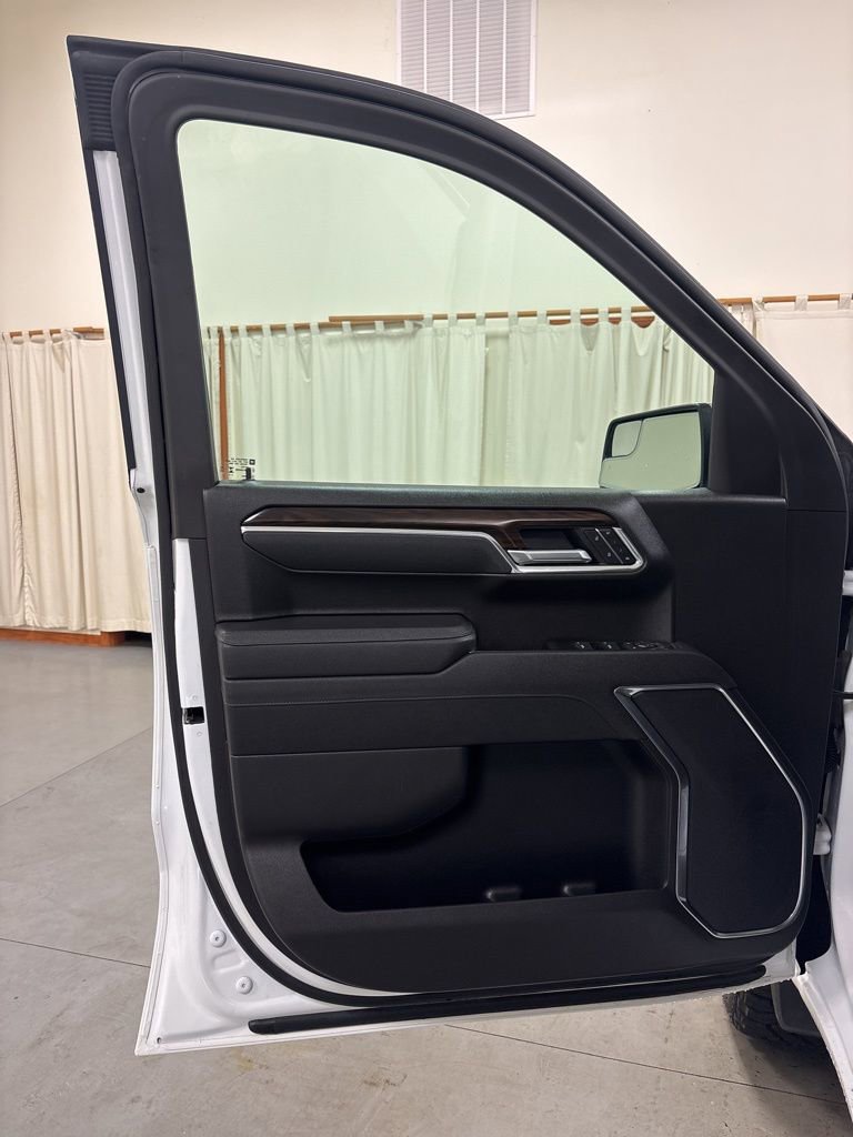 Used 2025 GMC Sierra 1500 SLT image 16