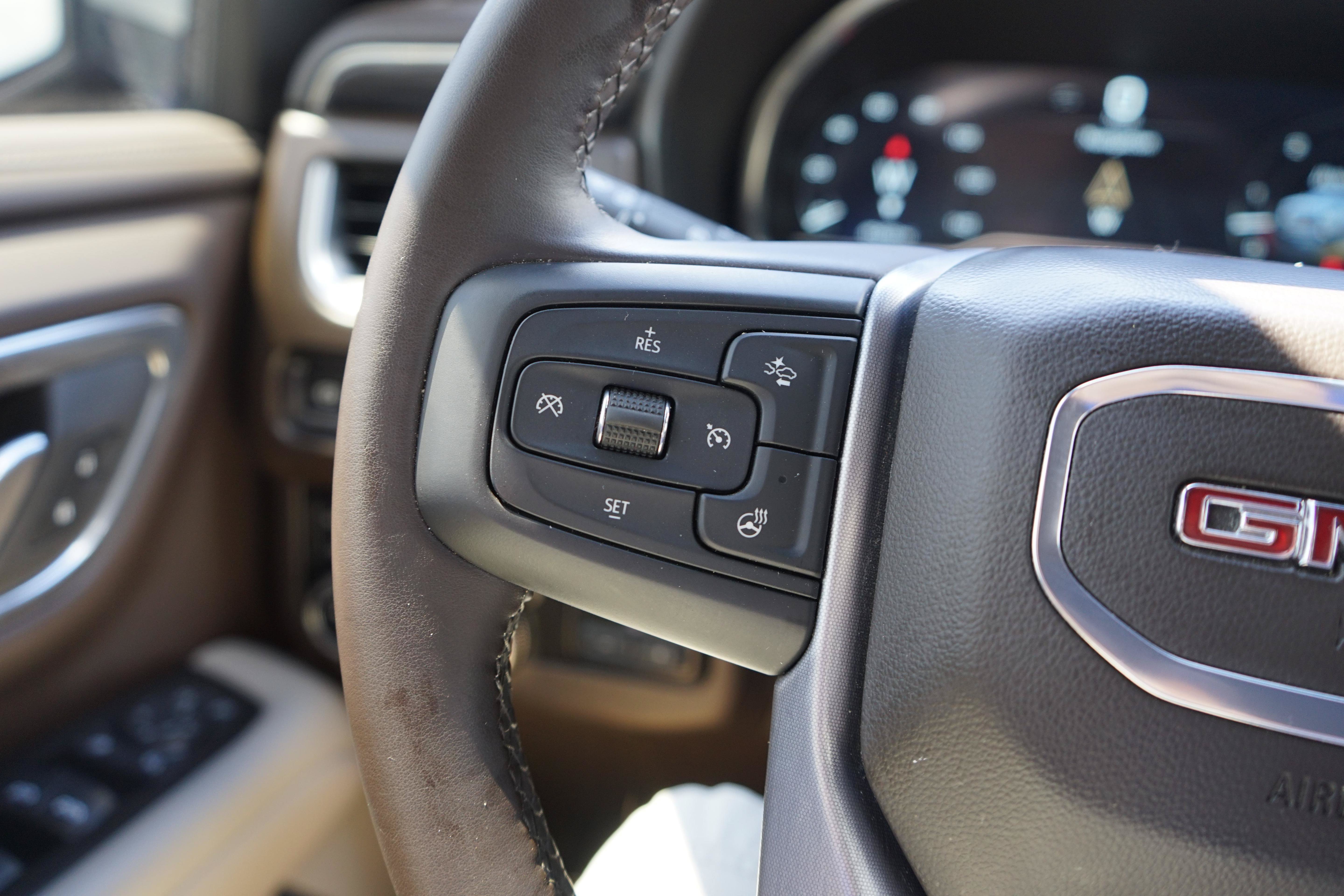 Used 2024 GMC Yukon SLT w/ SLT Luxury Package AWD/4WD image 13