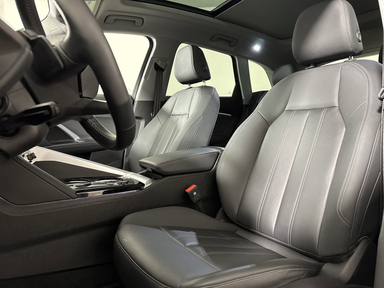 Used 2025 Audi Q5 Premium Plus w/ Premium Plus AWD/4WD image 19