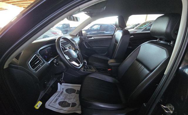 Used 2024 Volkswagen Tiguan SE image 8
