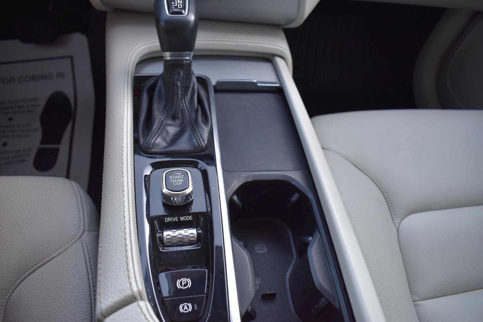 Used 2021 Volvo XC90 T5 Momentum w/ Protection Package Premier FWD image 44