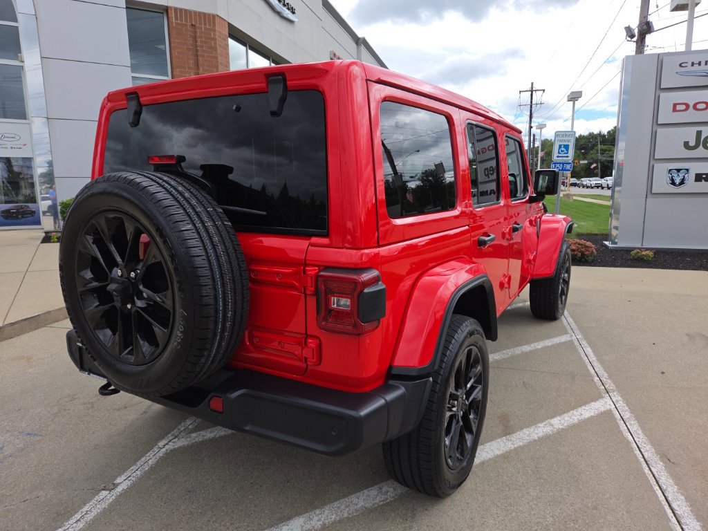 Certified 2025 Jeep Wrangler Unlimited Sahara w/ Safety Group AWD/4WD image 11