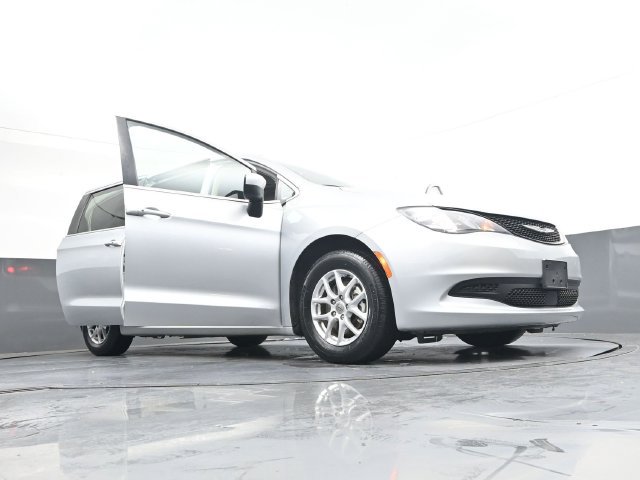 Used 2023 Chrysler Voyager LX FWD image 44
