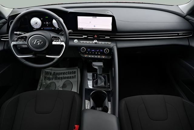 Used 2023 Hyundai Elantra SEL w/ Convenience Package FWD image 18