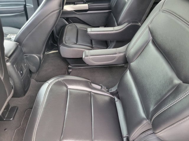 Used 2023 Ford Explorer XLT w/ Equipment Group 202A RWD image 11